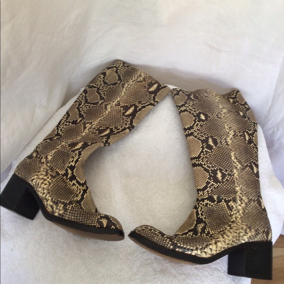 Incredible Vintage 1970’s Snakeskin Boots From the British Label Double Heelix - Picture 2 of 8